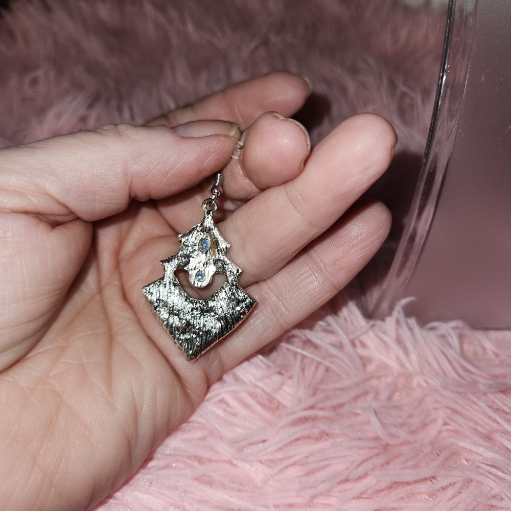 - Unique statement earrings! NWOT (R57) - Picture 4 of 4